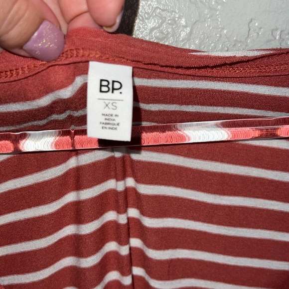 Striped Coral V-Neck Top - Picture 4 of 5